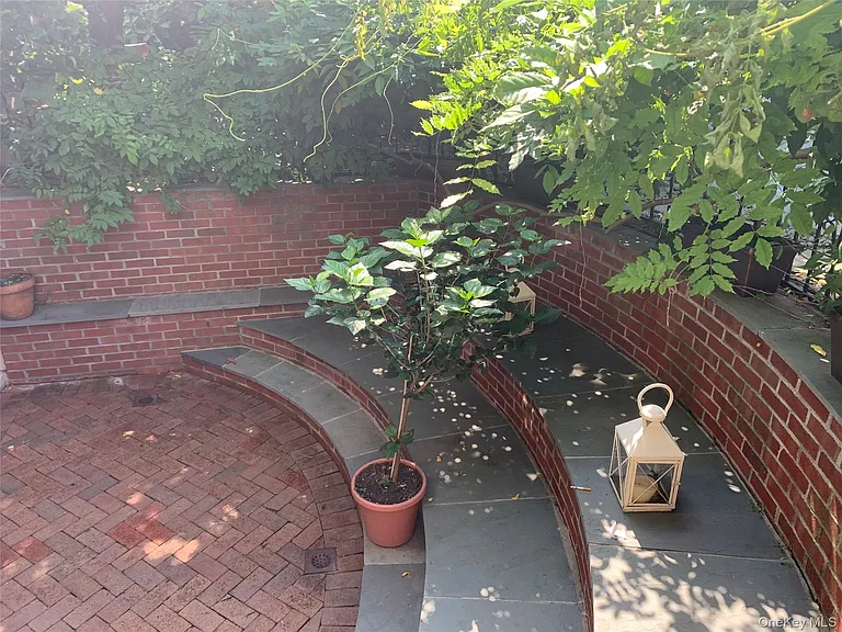 130 E Olive St — Photo 11