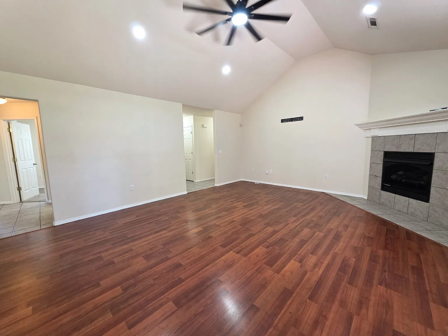 4 bed, 2.0 bath, 1616 sqft, $1,700 — Photo 3