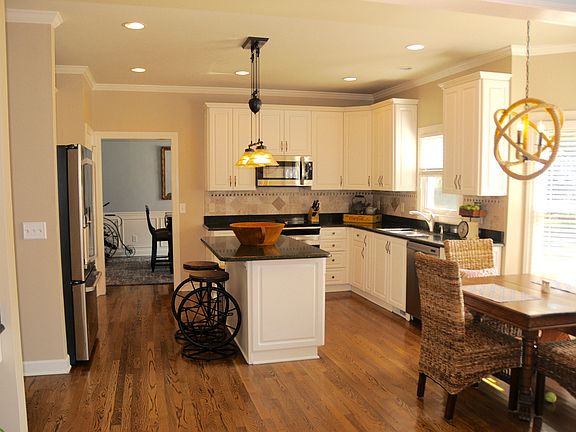 3rd image of 313 Julianna Cir