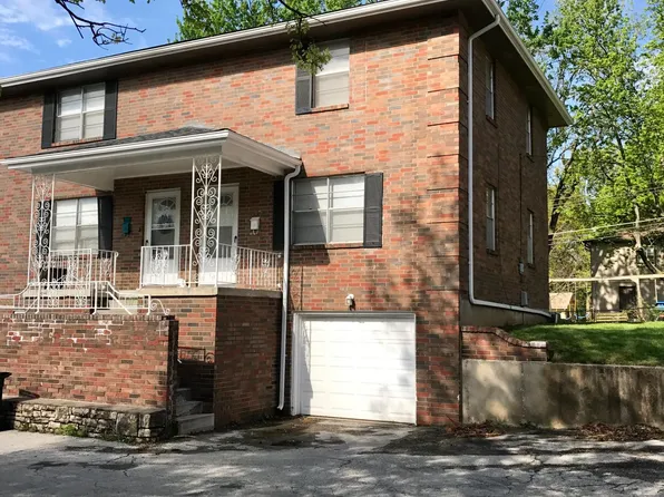 8732 W 70th St, Overland Park, KS 66204