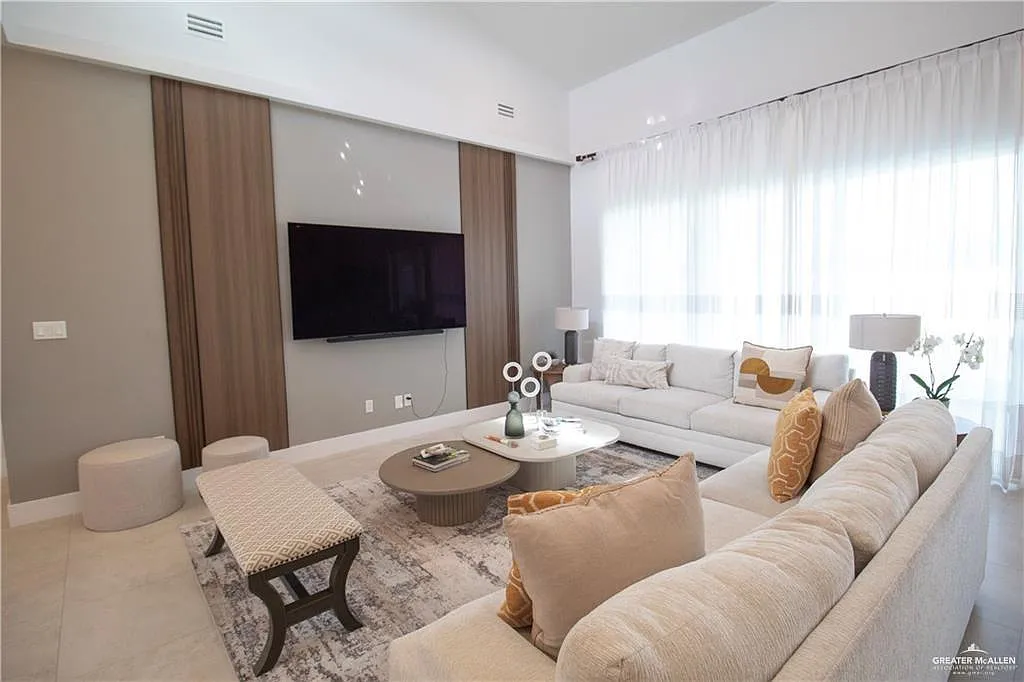 4 bed, 3.5 bath, 2684 sqft, $5,000 — Photo 3
