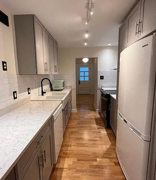 821 S Henderson St — Photo 10