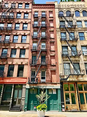 Sold by Warburg | media 12