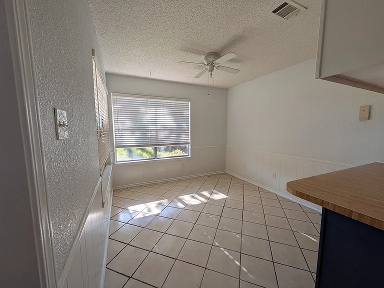 2305 Stockbridge Ct — Photo 8