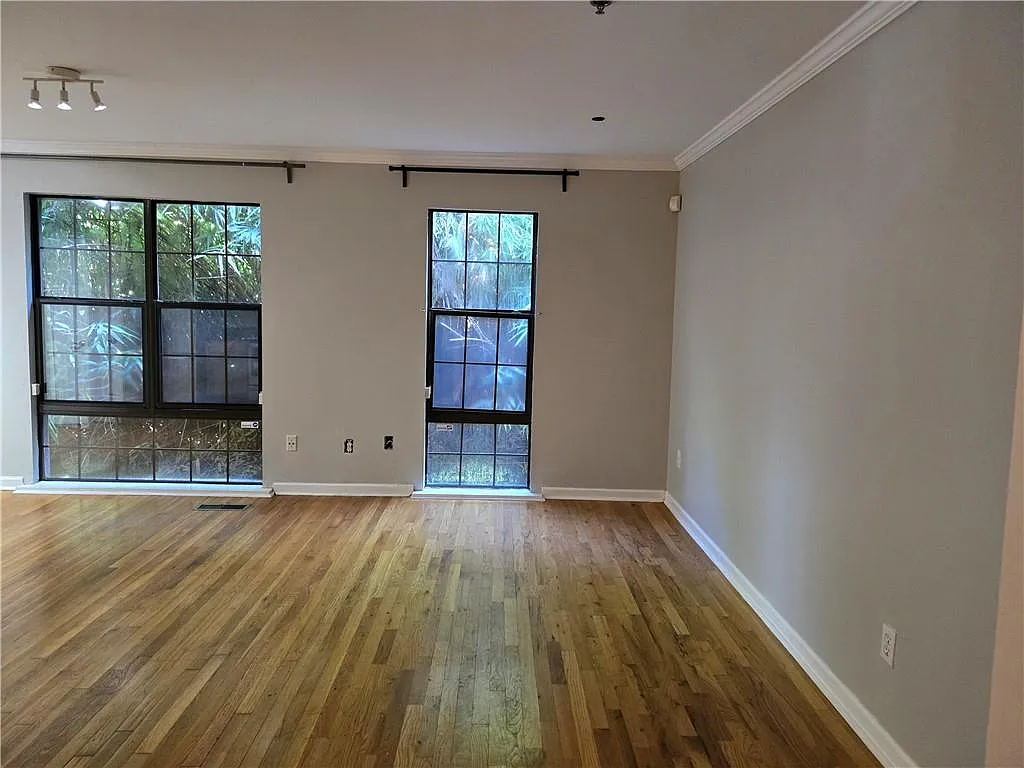 1 bed, 1.0 bath, 620 sqft, $1,800 — Photo 2