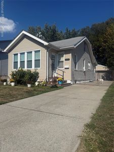 23511 Allor St, Saint Clair Shores, MI, 48082