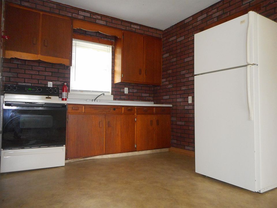 2nd image of 255 10th Ave