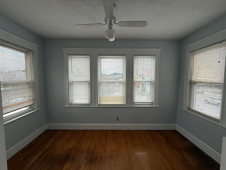 527 Gallivan Blvd #3 — Photo 14
