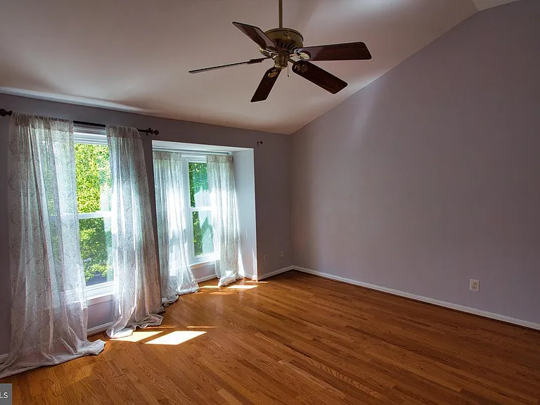 5901 Saint Giles Way — Photo 19