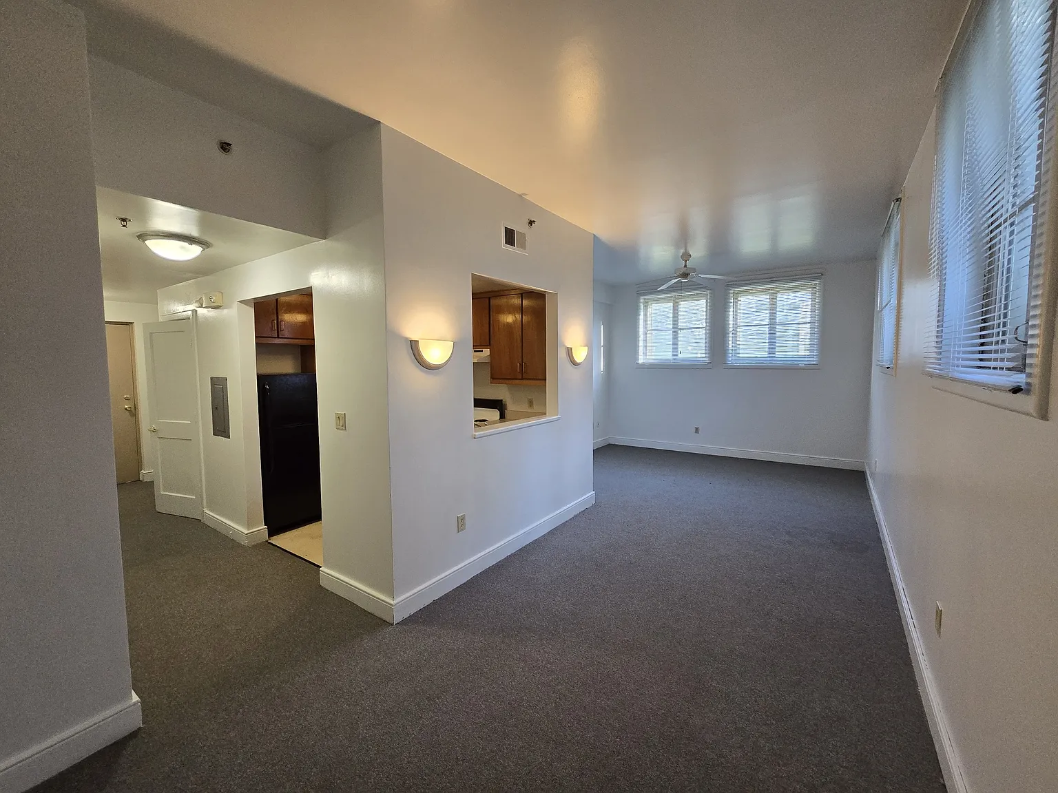 1 bed, 1100 sqft, $595 — Photo 2