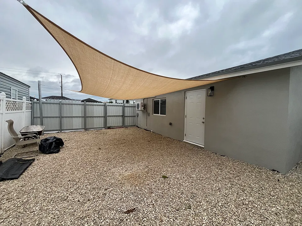 SW 299th St