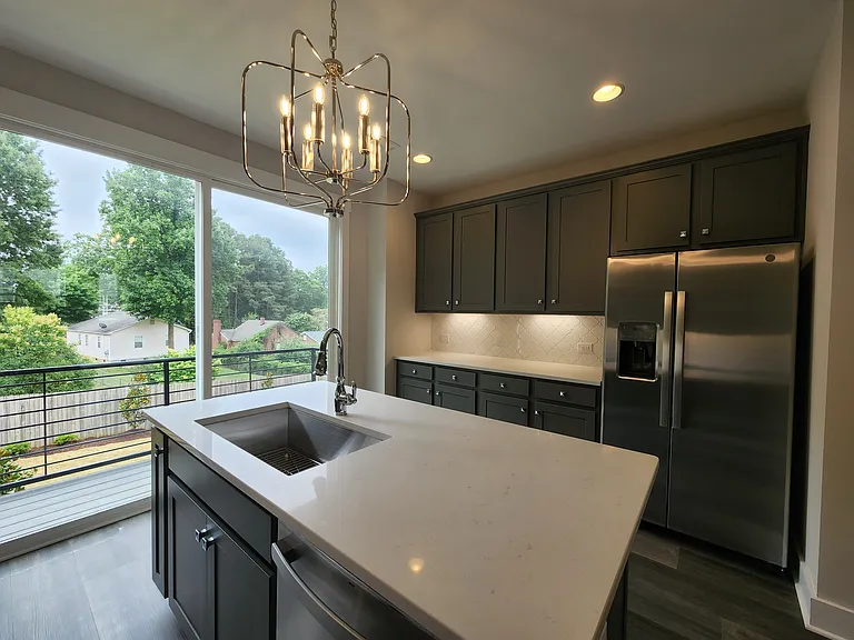 618 W End Dr — Photo 2