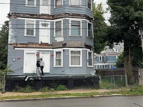 98 Whitmarsh St, Providence, RI 02907