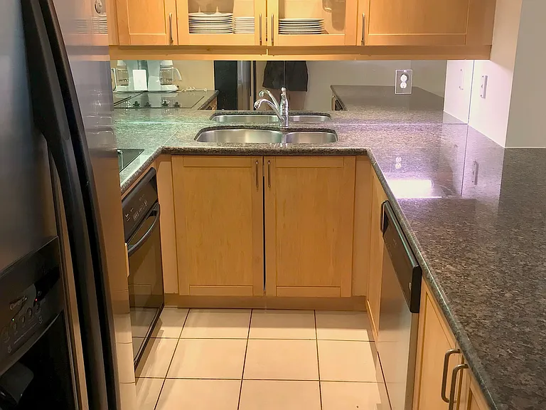 140 Simcoe St #610 — Photo 7