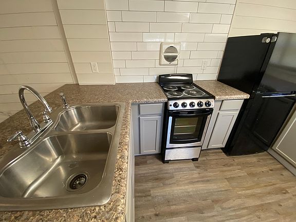 New kitchen, new counters, kitchen is 10 x 9