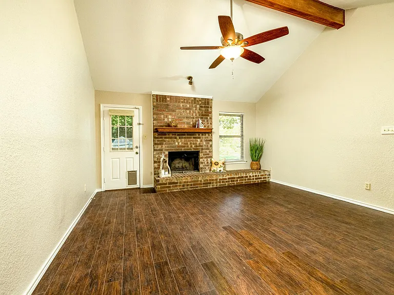 2403 Bayberry Ln — Photo 15