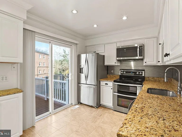 3848 Brighton Ct — Photo 12