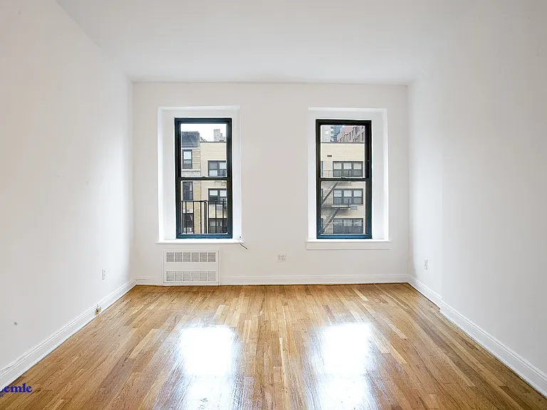 1371 1st Ave #5A — Photo 3