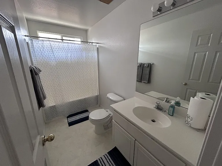 E Avenue R — Photo 10