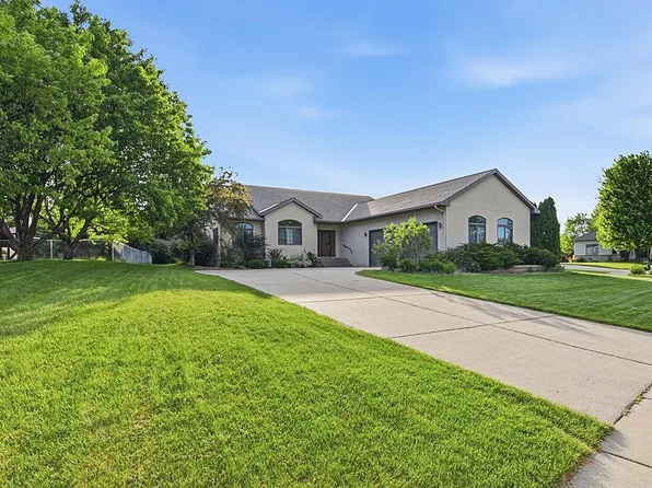 11 Moon Cir, Saint Cloud, MN 56301