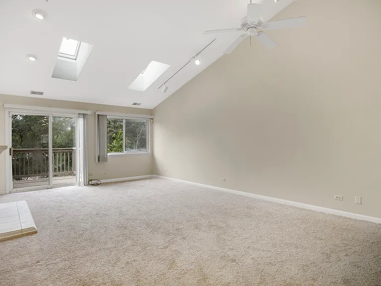 3073 Kentshire Cir — Photo 15