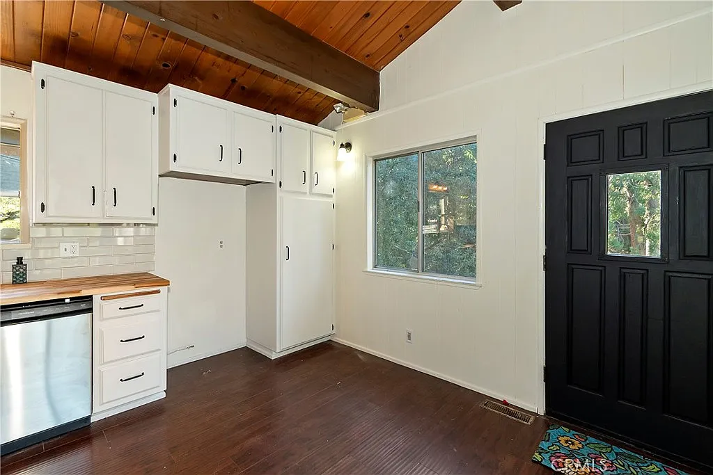 4 bed, 1900 sqft, $2,000 — Photo 3