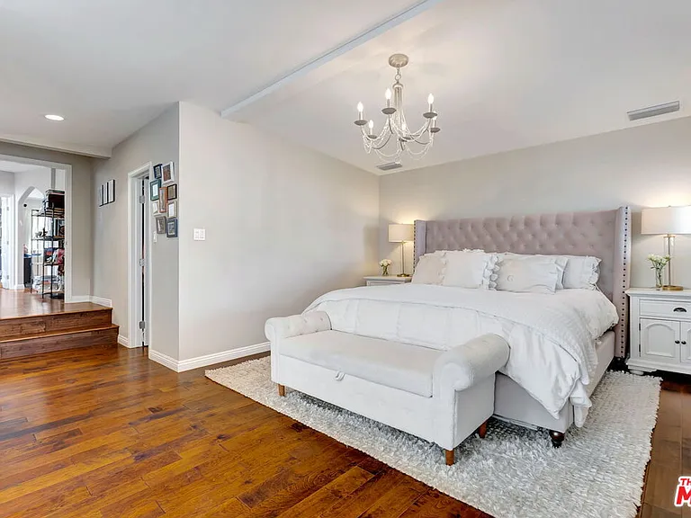 4952 Placidia Ave — Photo 12