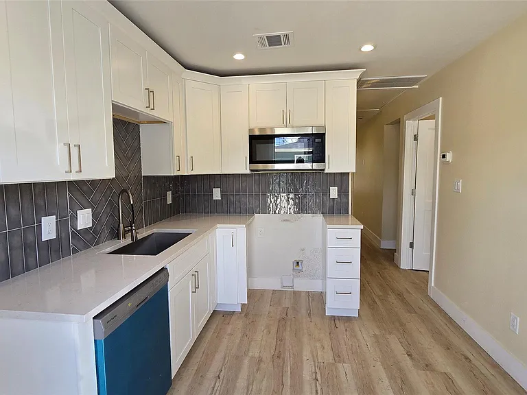 3741 Seabrook St — Photo 2