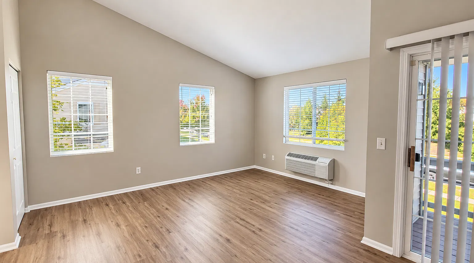 2 bed, 1150 sqft, $2,050 — Photo 4