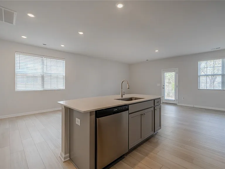 14 Loebner Ln — Photo 6