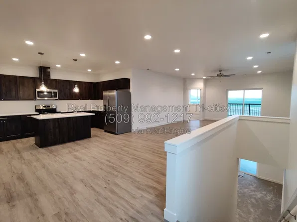 389 Bedrock Loop, West Richland, WA 99353