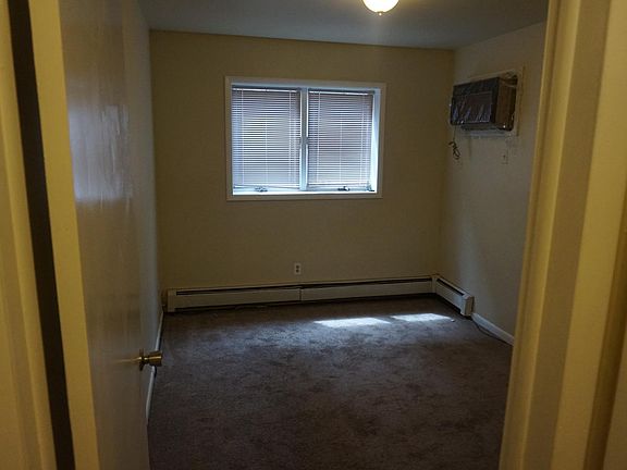 3rd image of 42 Dinallo St