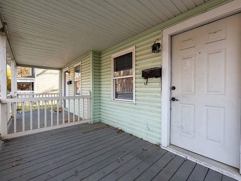 1635 Oak St #1635 — Photo 2
