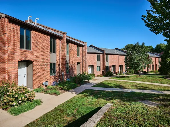 16 Bedford Ct Unit 16, Amherst, MA 01002