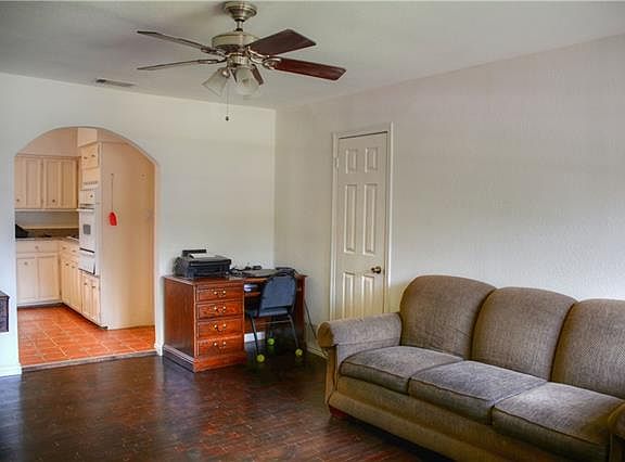 3rd image of 3011 Candlewick Ln