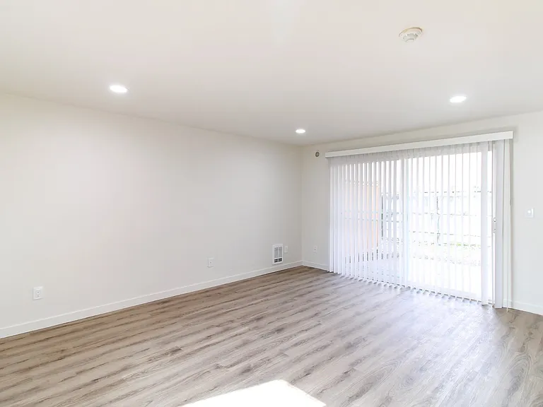 2 Bed 1 Bath - Living Room