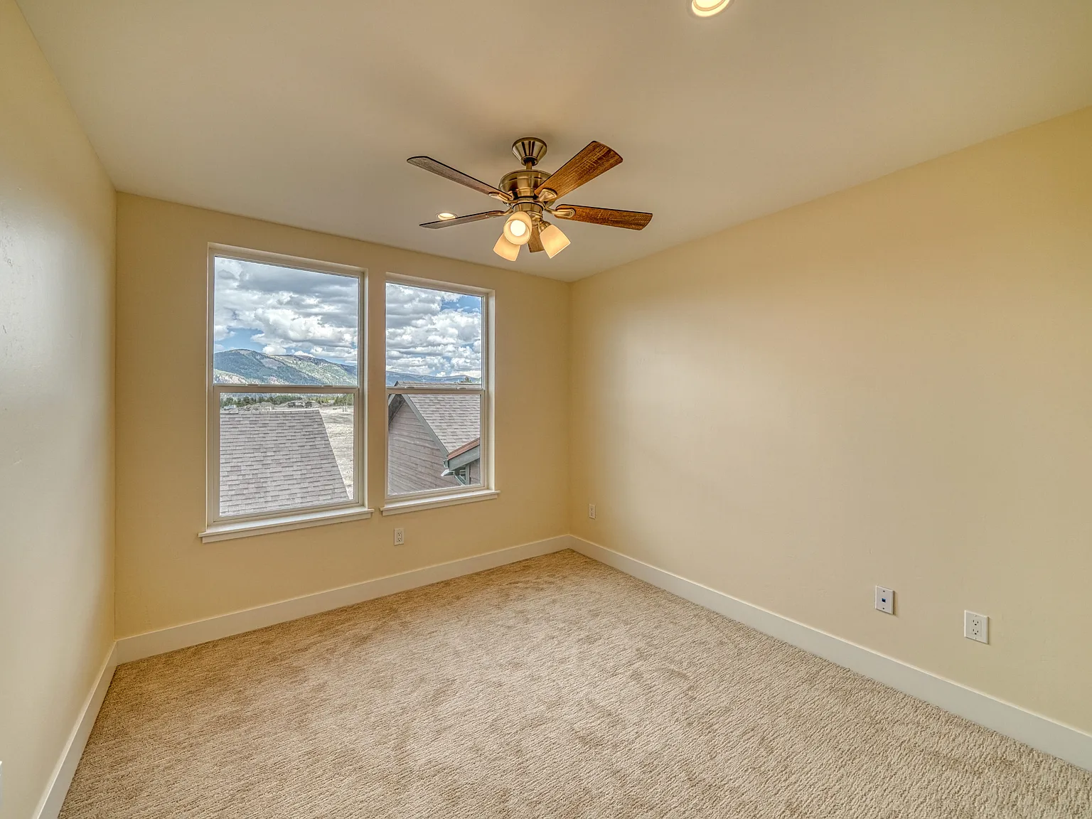 320 McClary Park - 1 — Photo 4