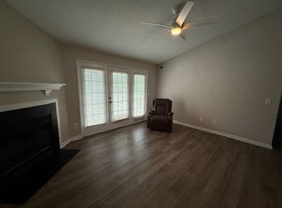 7119 W Friendly Ave APT E, Greensboro, NC 27410