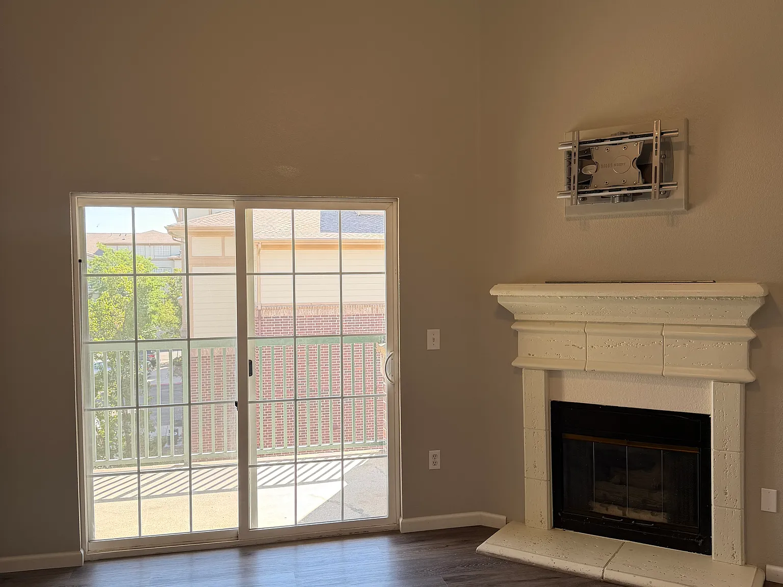 2 bed, 1240 sqft, $2,200 — Photo 3