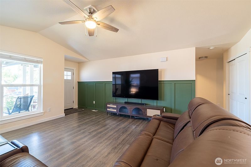 5th image of 1418 Windsor Avenue