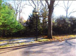 23 Sussex Rd, Great Neck, NY 11020