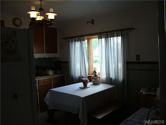 3rd image of 108 Crocker St