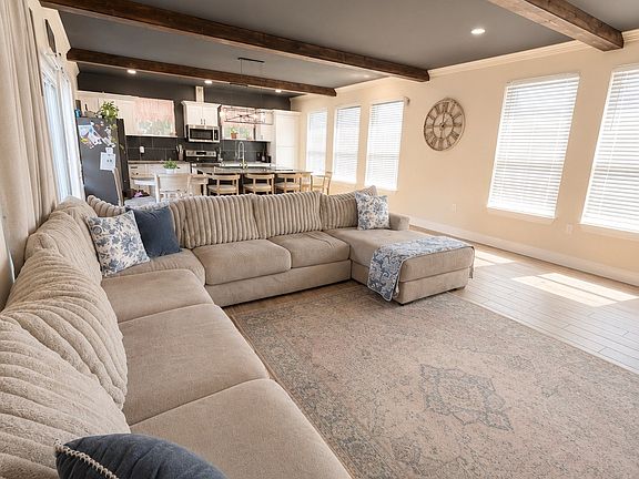 4th image of 2402 Hunter Hill Dr