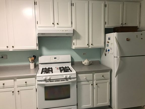 5th image of 1053 W Ogden Ave #3-346