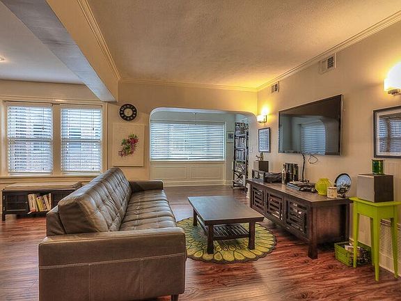 2nd image of 700 W 48th Street # Fl 2nd