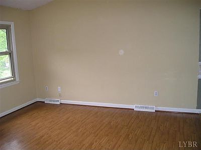 3rd image of 380 Deerwood Dr