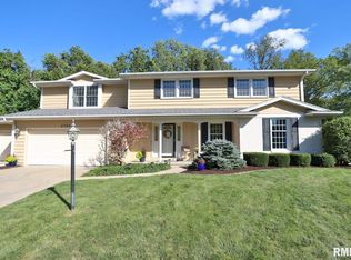 6700 N Fox Point Ct, Peoria, IL 61614