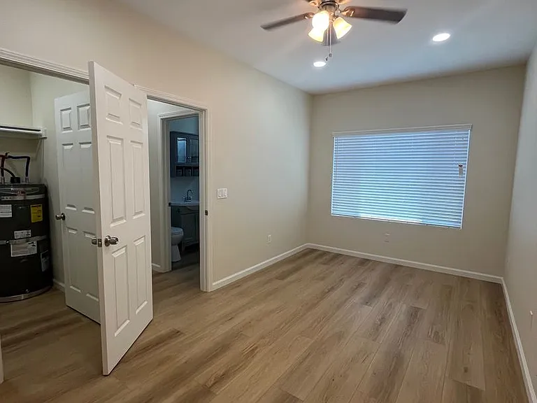 1431 Cedar Ave — Photo 18