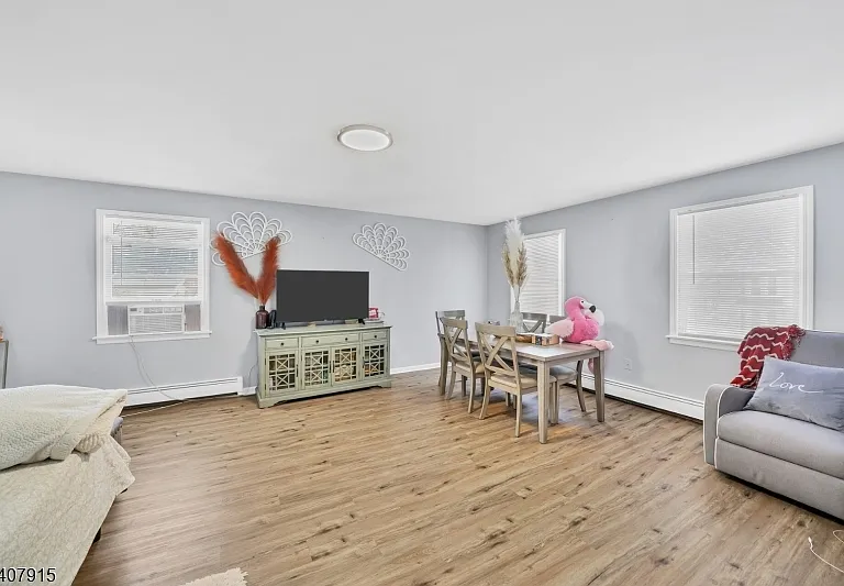 137 Belvidere Ave — Photo 4