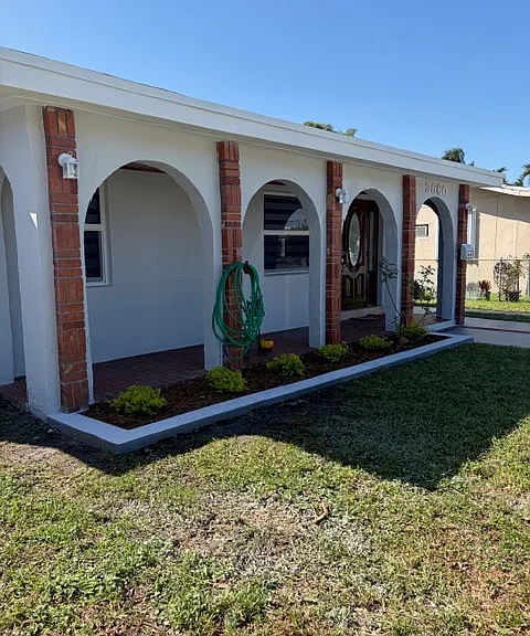 3660 NW 15th St — Photo 2